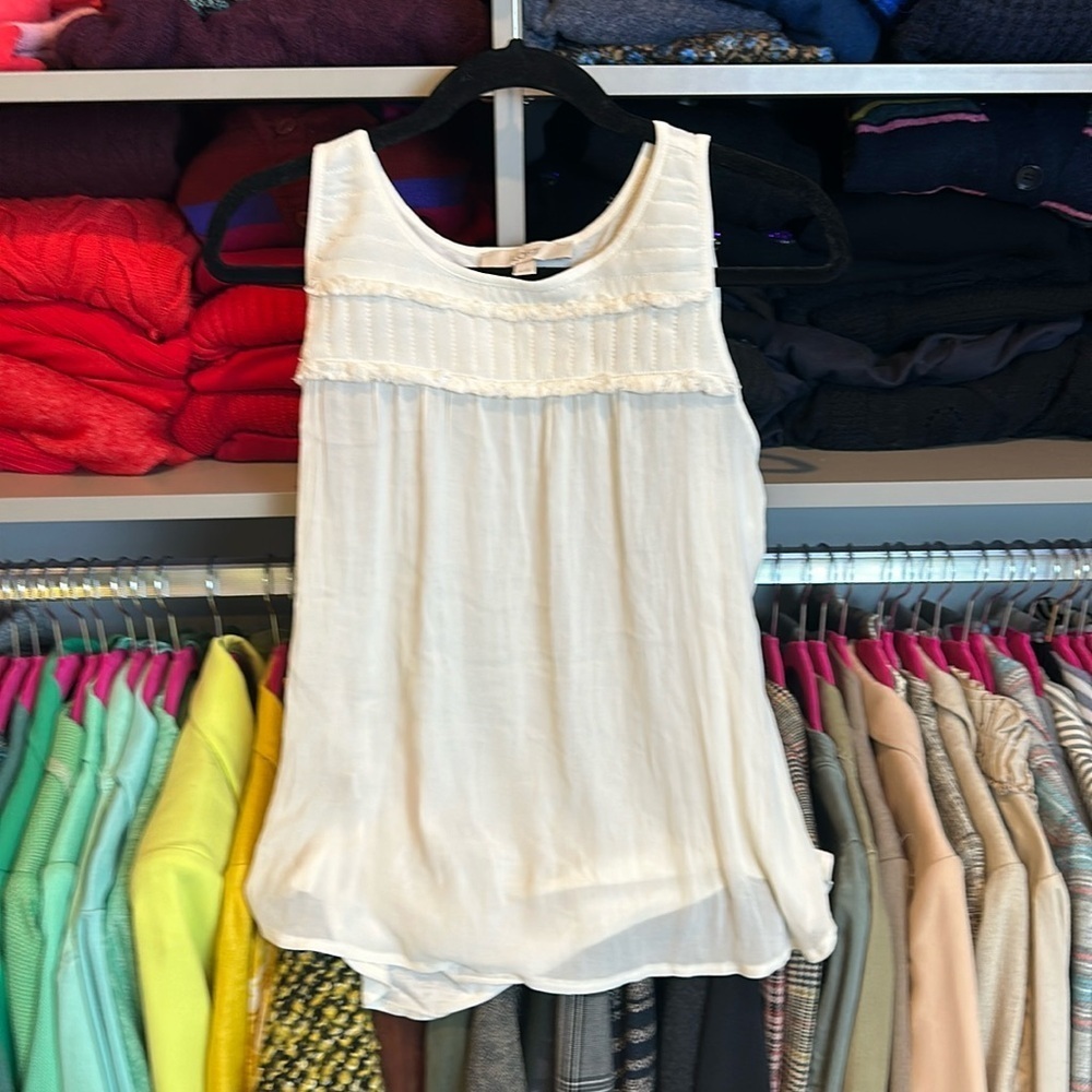 Loft ivory sleeveless scoop neck fringed top size XS​